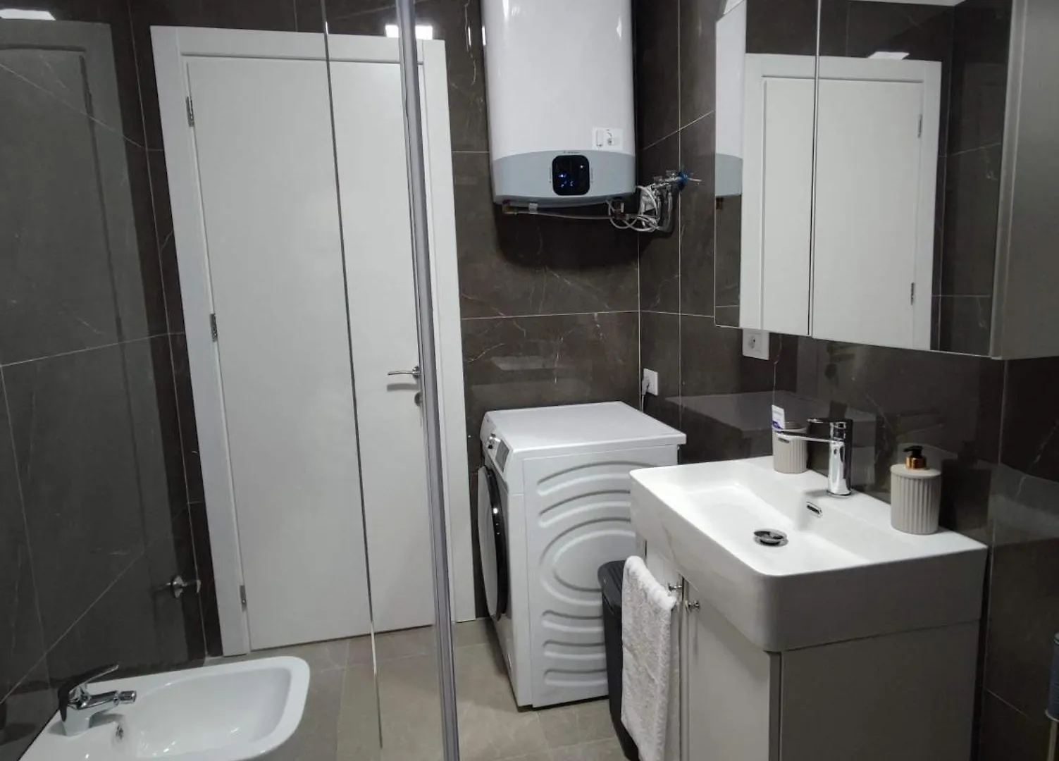 Golden View Tirana Apartment 0*,